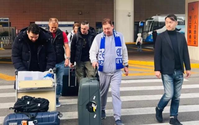 天博棋牌-新帅抵沪后迅速进入状态 外援新政恐打乱申花计划